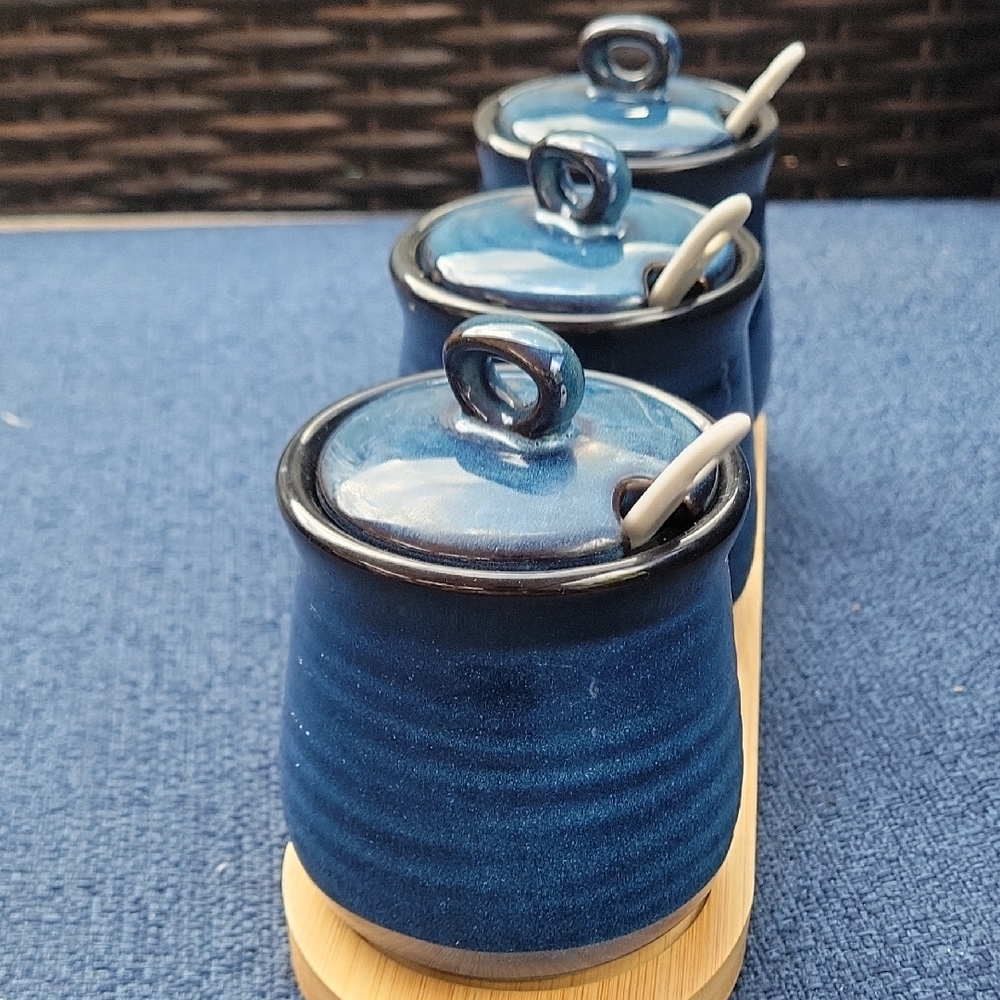 Hasense Ceramic Set, 10 Oz With Lids And Spoons. No Call Outs. Amazing! - Picture 4 of 7